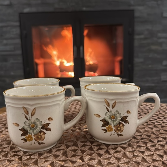 Set of Four Vintage Mugs - Picture 13 of 13